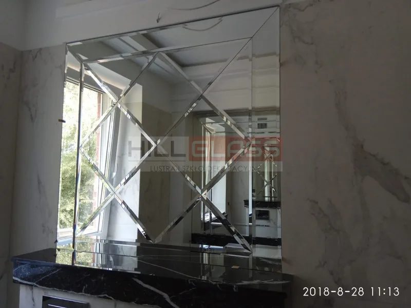 Lustro fazowane panel nad konsola marmur czestochowa — realizacja HILLGLASS