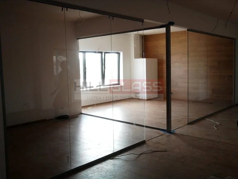 Sciana lustrzana sala odbicie wnetrza czestochowa — realizacja HILLGLASS