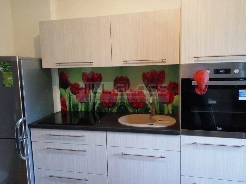 Panel kuchenny grafika czerwone tulipany czestochowa — realizacja HILLGLASS