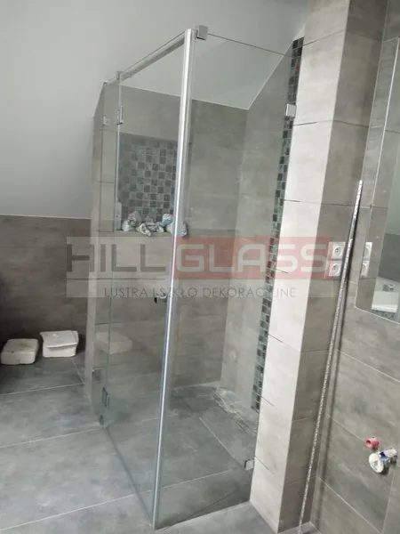 Kabina narozna plytki betonowe mozaika czestochowa — realizacja HILLGLASS