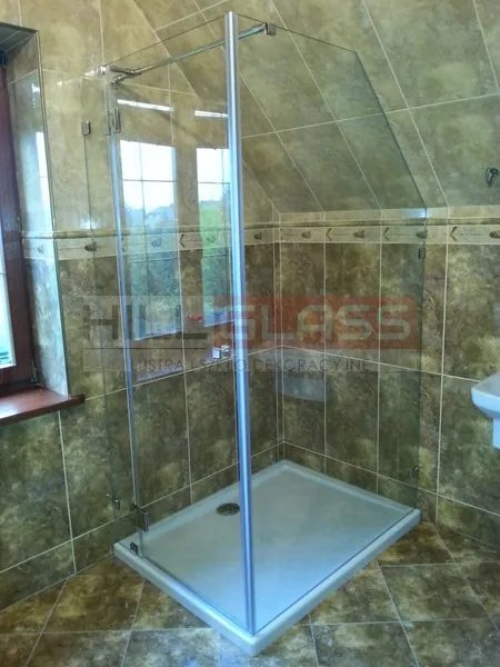 Kabina pod skosem poddasza na brodziku czestochowa — realizacja HILLGLASS