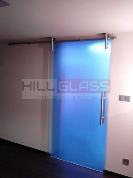 Drzwi przesuwne satynowe podswietlenie led czestochowa — realizacja HILLGLASS