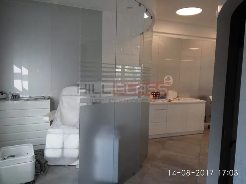 Przeszklenie giete szklo satynowe pasy czestochowa — realizacja HILLGLASS