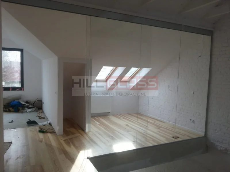Przeszklenie bezramowe poddasze biala cegla czestochowa — realizacja HILLGLASS
